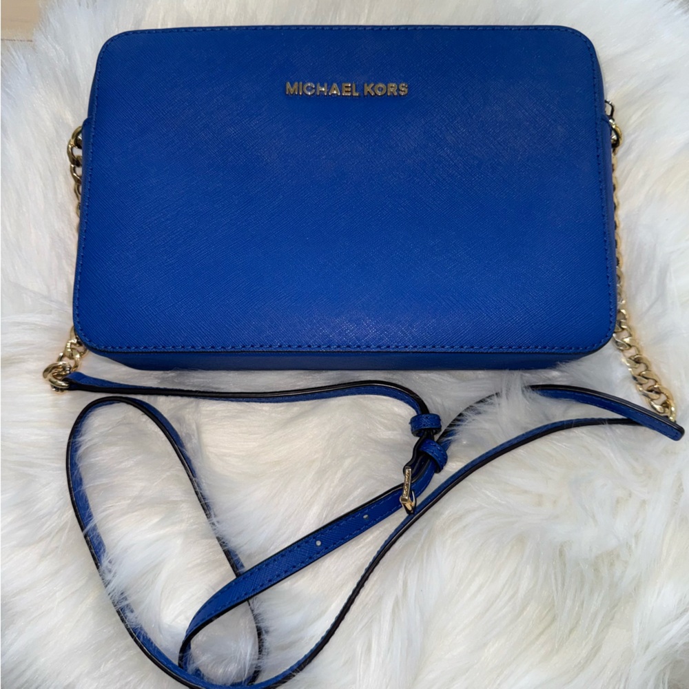 Like New Michael Kors MK Crossbody - Picture 2 of 7